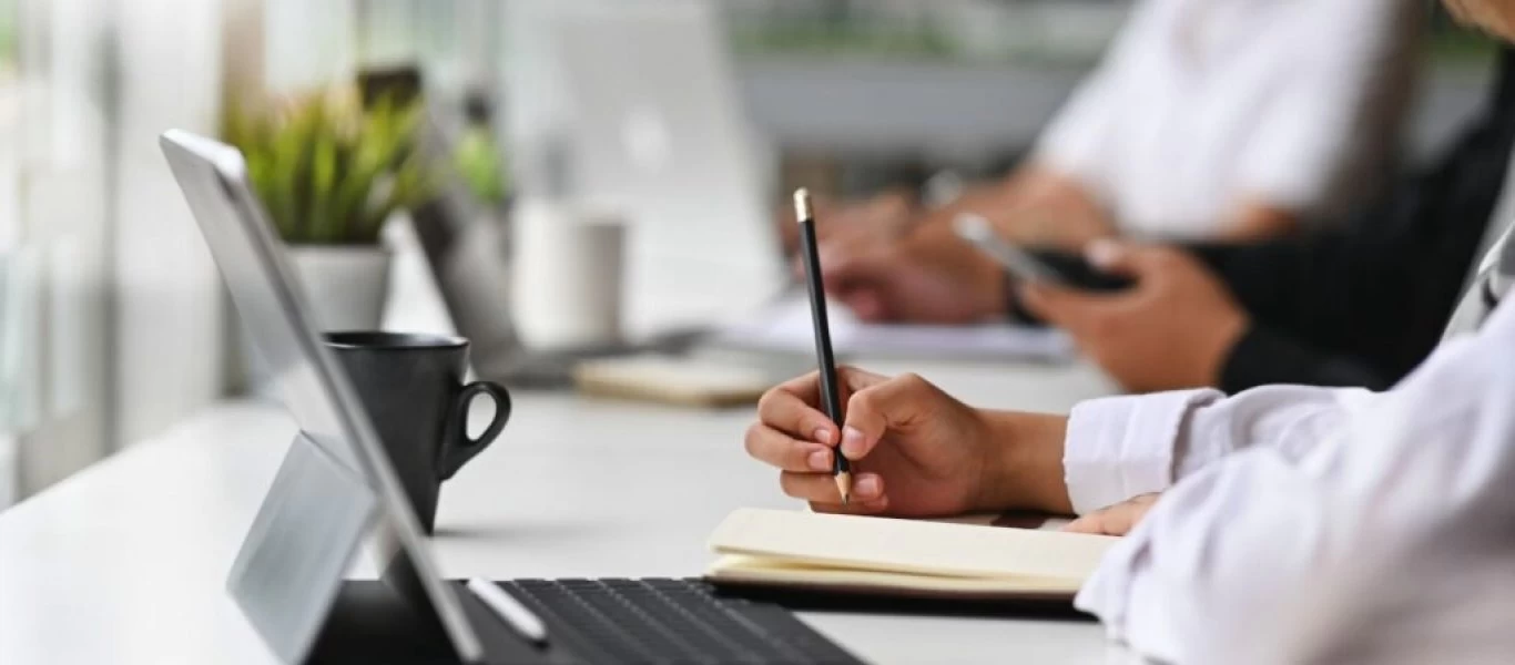 Εργασιακό νομοσχέδιο: Ποιες αλλαγές έρχονται σε υπερωρίες και 8ωρο